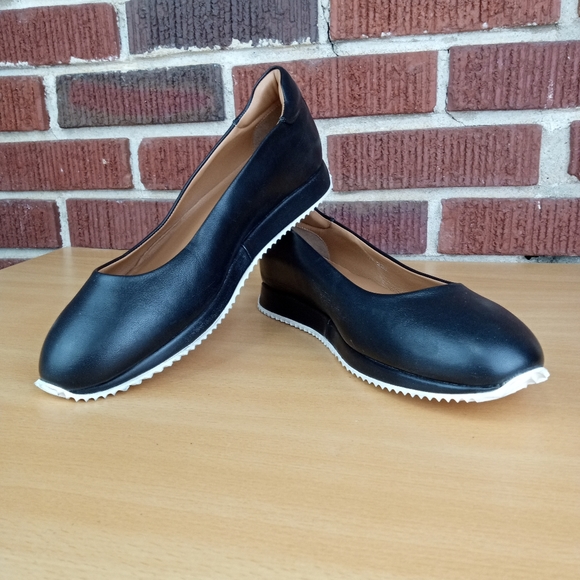 NWT Aquatalia 'Helaina' Weatherproof Genuine Leather Casual Flats in Black - Picture 4 of 11